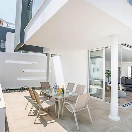 Villa Manta Platina - Brand New Luxury 3 Bedroom With Private Pool *