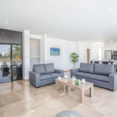 빌라 Manta Platina - Brand New Luxury 3 Bedroom 프로타라스
